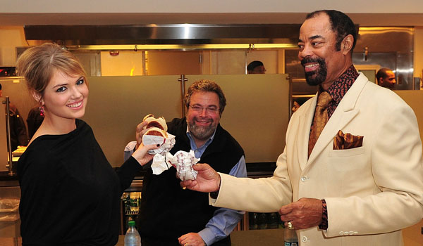 kate-upton-knicks-nets-intro1