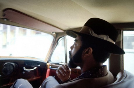 walt-frazier-new-york-knicks-sitting-car-autographed-photograph-3364314